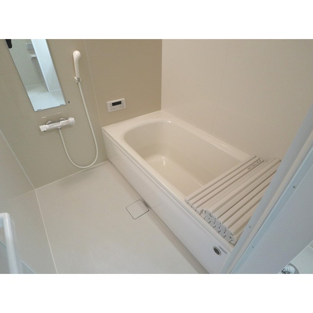 バス・シャワールーム　※同建物の他の部屋の写真です。