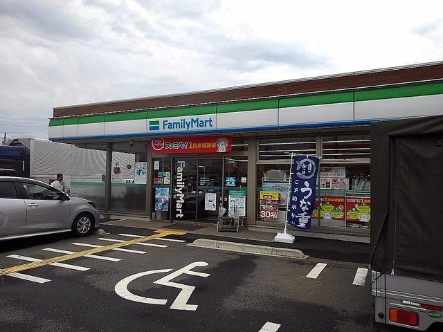 コンビニ　ファミリーマート越谷南荻島北店（コンビニ）まで350m