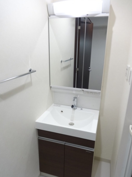 洗面設備　【南西向きで明るいお部屋♪】気分も明るく新生活スタート！！