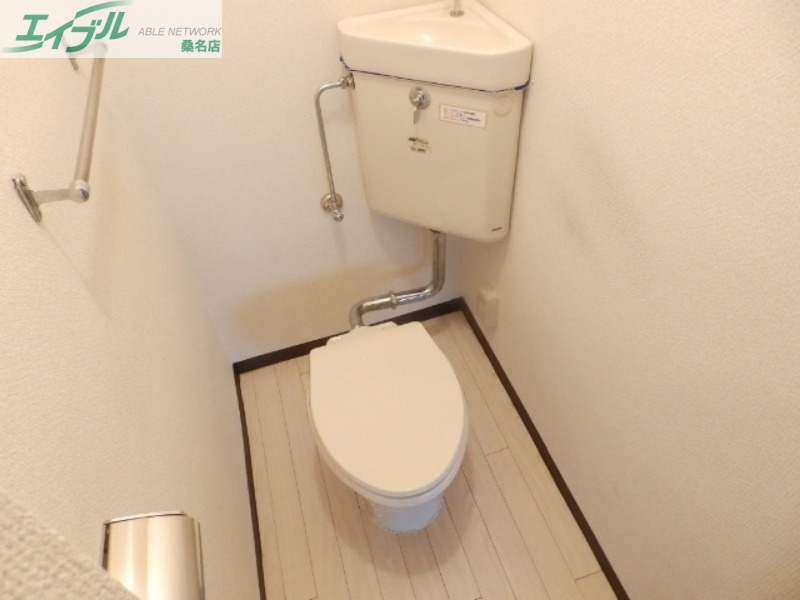 トイレ　同物件、別部屋写真です
