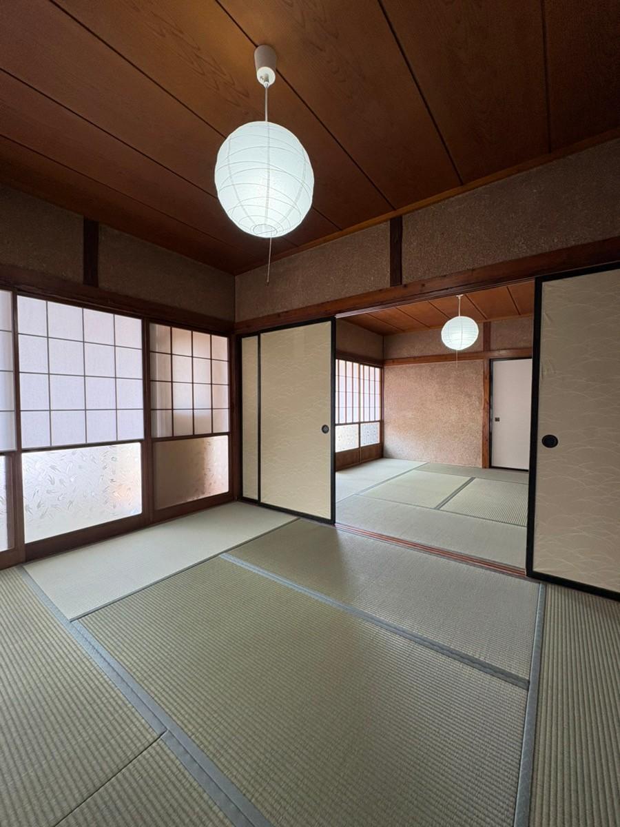 その他部屋・スペース　１階和室の畳も新調！い草の香りが広がる心地よい空間です。