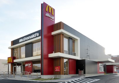 飲食店　マクドナルド環状線四女子町店（飲食店）まで680m