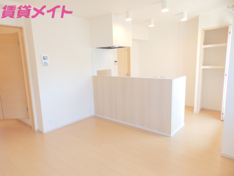 居室・リビング　反転タイプ参考写真