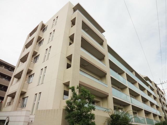 建物外観　オートロック完備