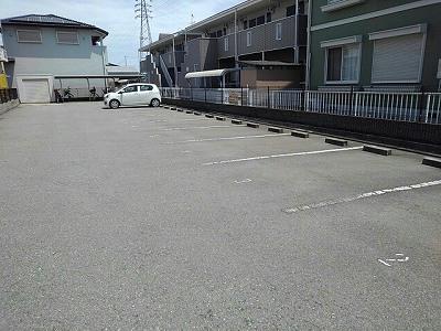 駐車場　敷地内