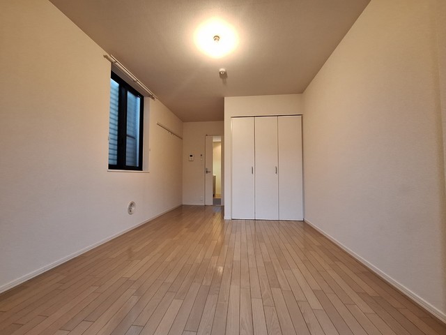 居室・リビング　★角部屋２面採光で風通しの良いお部屋★