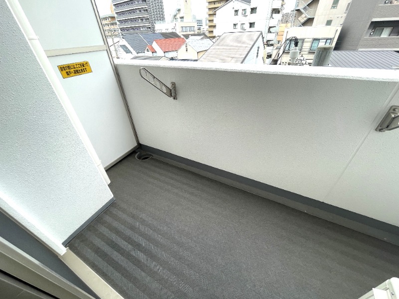 バルコニー　適度な広さでいい感じです。