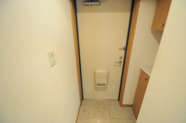 玄関　※別部屋参考写真