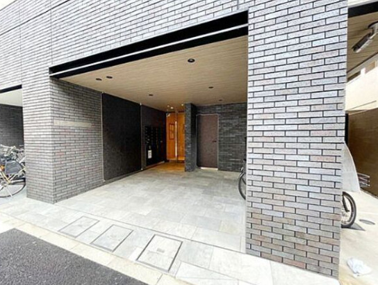 エントランス　清潔なエントランスです