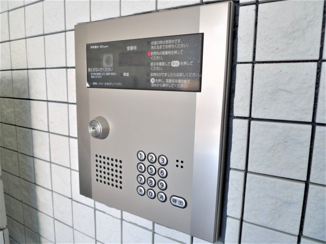 エントランス　オートロック完備で女性も安心ですね