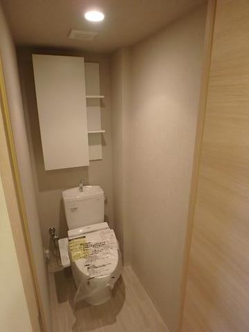 トイレ　温水洗浄便座です