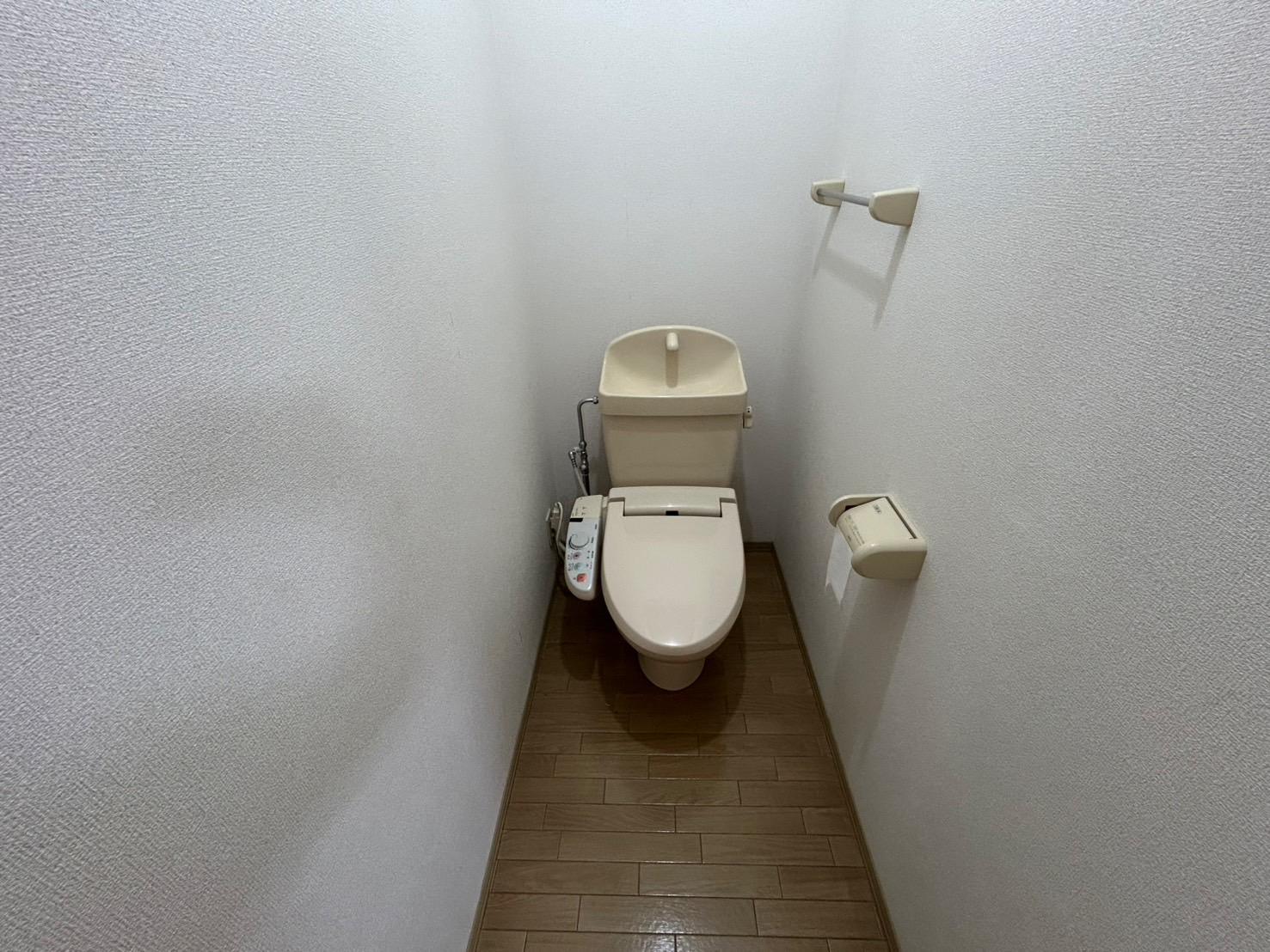 トイレ　トイレには快適な温水洗浄便座付き♪
