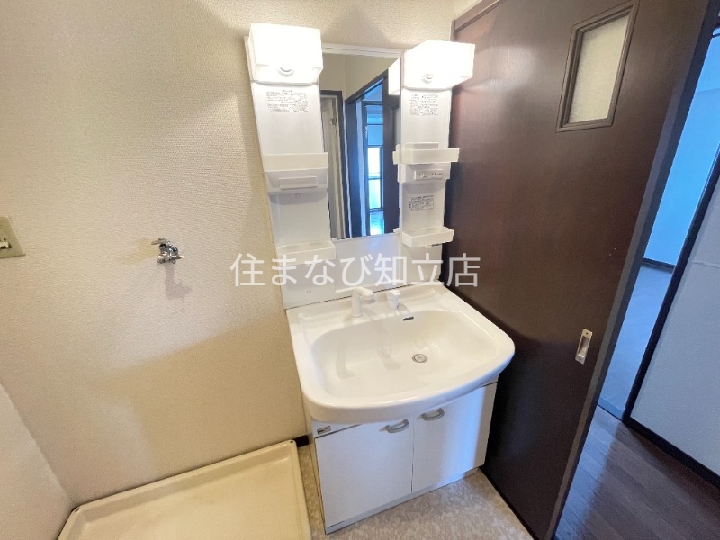 洗面設備　別室同型写真