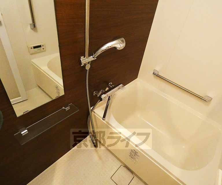 バス・シャワールーム　・お部屋によっては家具家電がついております。