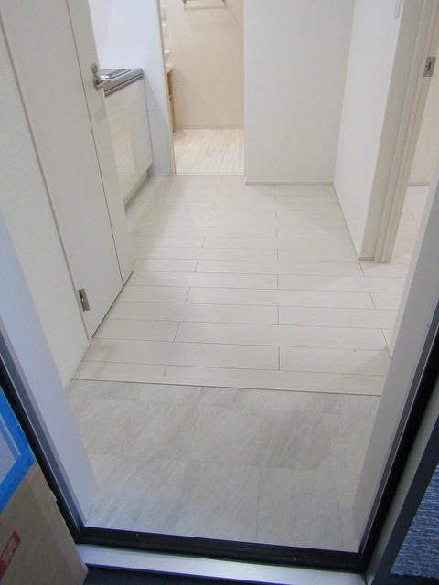 玄関　同一施工会社同一仕様写真