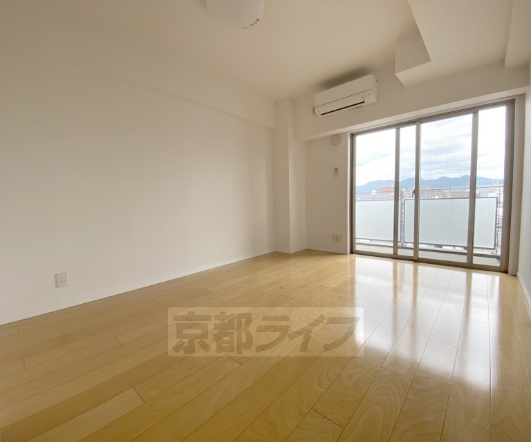 居室・リビング　落ち着いた雰囲気のお部屋です