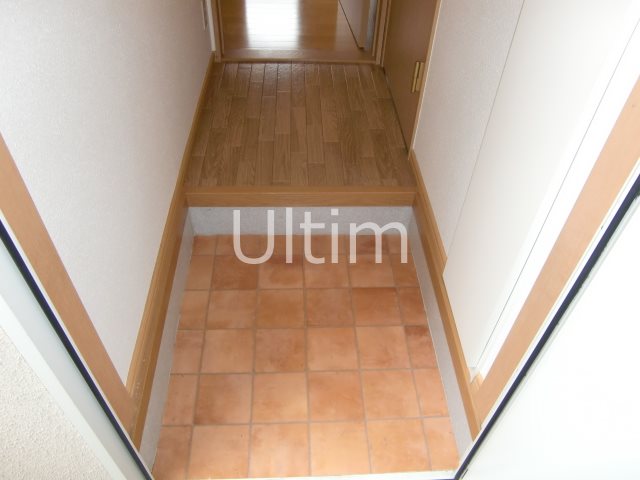 玄関　別部屋のお写真です。ご参考までに！