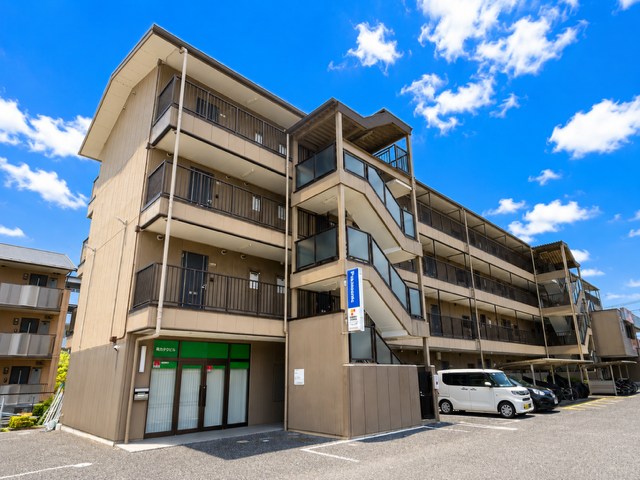 建物外観　マンションタイプの賃貸です。