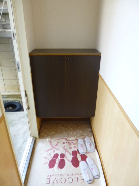 玄関　下駄箱つきの玄関です。