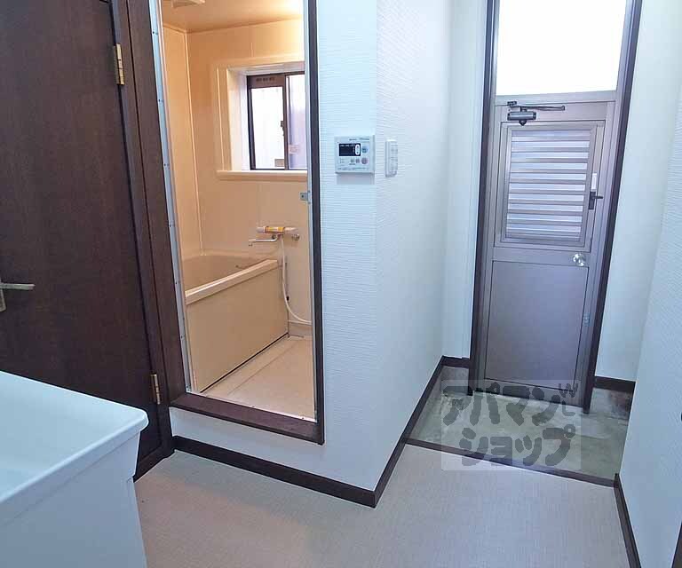 その他部屋・スペース　勝手口が見えますね！