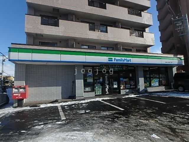 コンビニ　ファミリーマート札幌北35条東1丁目店（コンビニ）まで524m