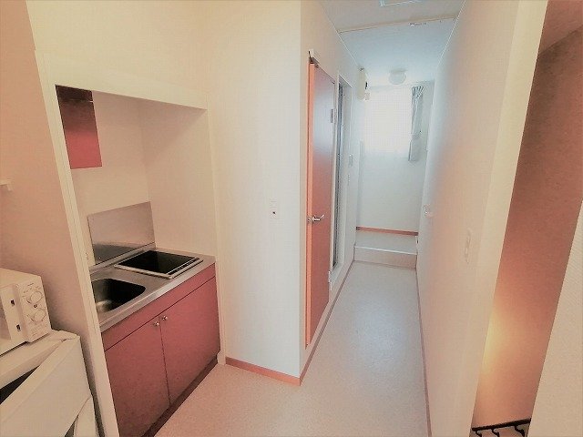 キッチン　居室：１Fはフローリング　2Fは絨毯