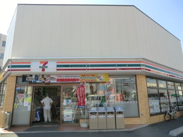 コンビニ　セブンイレブン（コンビニ）まで331m