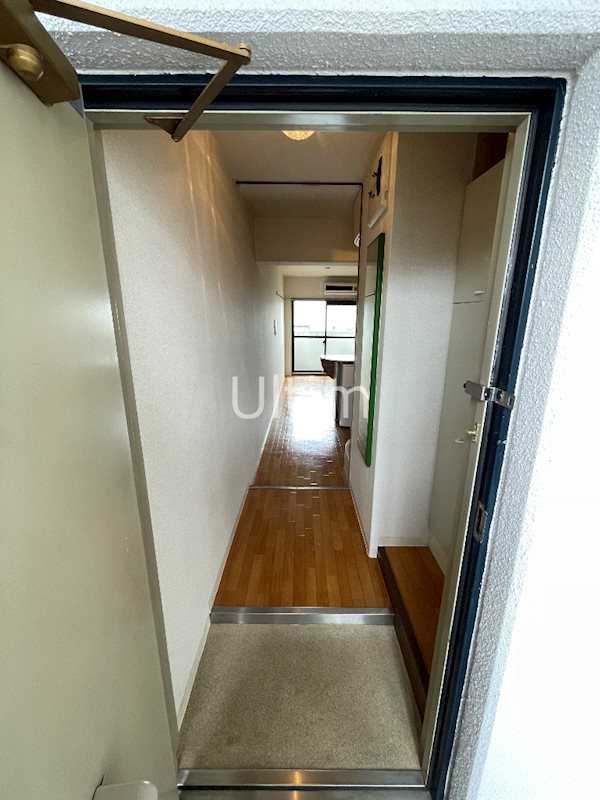 玄関　全て違うお部屋（同じ間取り）の写真です
