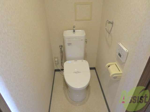 トイレ　人気のウォシュレットつきのトイレです。快適ですよ。