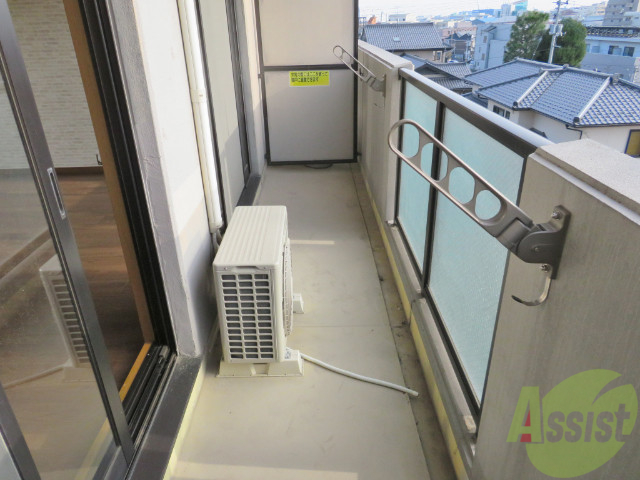 バルコニー　お天気のいい日はバルコニーで洗濯物も干せますよ。