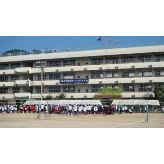 中学校　広島市立城南中学校（中学校）まで712m