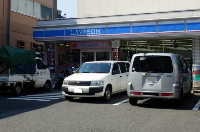 コンビニ　ローソン南千束1丁目店（コンビニ）まで206m