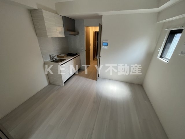 居室・リビング　落ち着いて過ごせるお部屋なので、寝室にいかがでしょうか