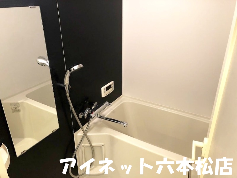 バス・シャワールーム　一日の疲れを癒しましょう。