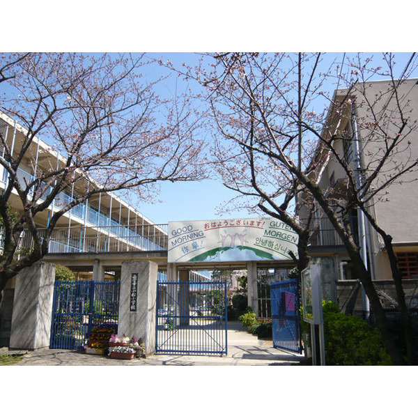 小学校　西宮市立小松小学校（小学校）まで879m