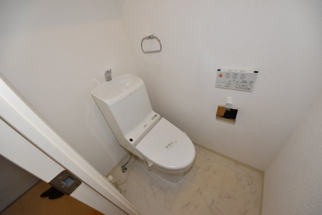 トイレ　トイレに収納もあります！