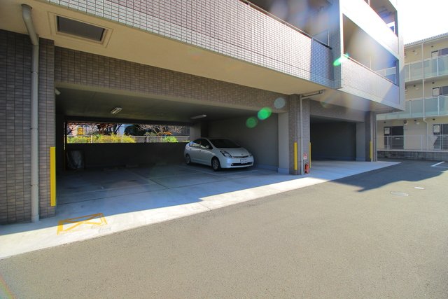 駐車場　駐車場に車を止められます