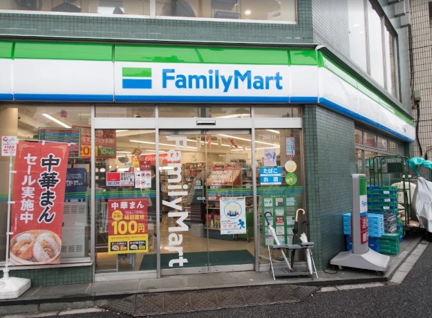 コンビニ　ファミリーマート高円寺梅里店（コンビニ）まで190m