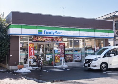 コンビニ　ファミリーマート 杉並堀ノ内三丁目店（コンビニ）まで589m