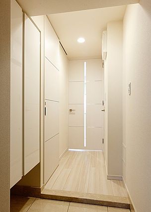 玄関　※別部屋の参考写真です。