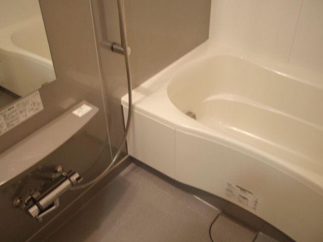バス・シャワールーム　落ち着いた空間のお風呂です