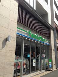 コンビニ　ファミリーマート 目黒三田通り店（コンビニ）まで238m