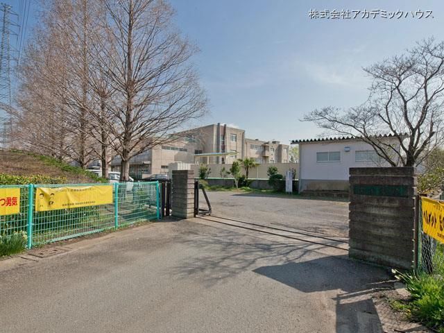 小学校　北本市立東小学校（小学校）まで460m
