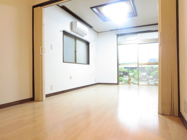 居室・リビング　南向き２部屋