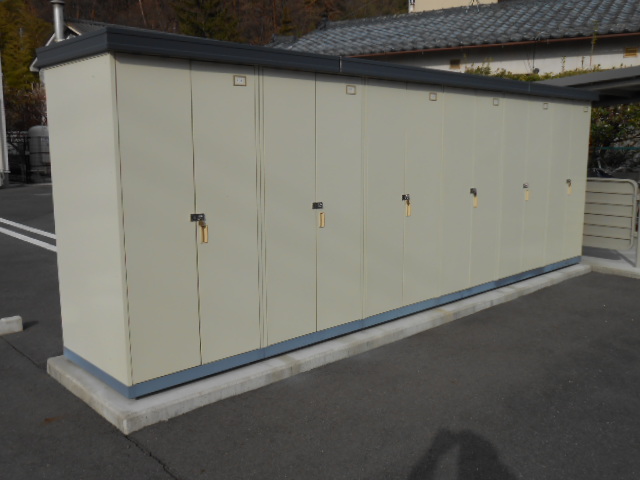 その他設備　各戸個別の屋外物置完備（冬用タイヤ等収納可能）