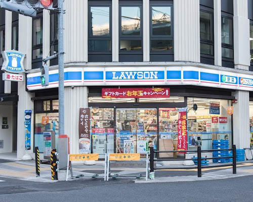 コンビニ　ローソン 四谷一丁目店（コンビニ）まで210m