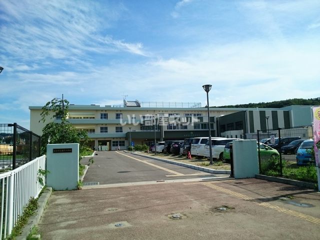 小学校　仙台市立愛子小学校（小学校）まで840m