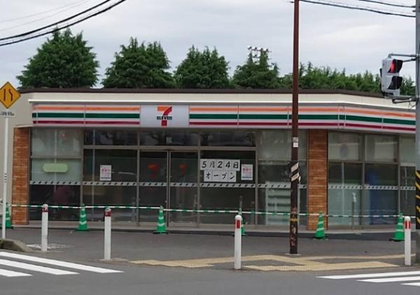 コンビニ　セブンイレブン　小田急文京１丁目店（コンビニ）まで672m