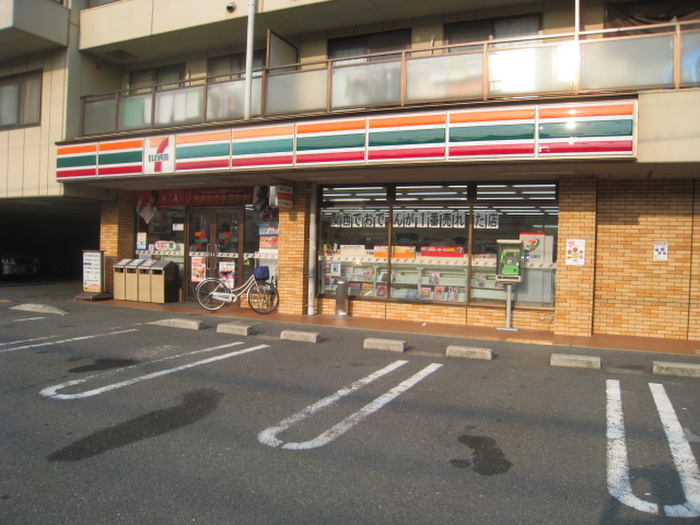 コンビニ　セブンイレブン（コンビニ）まで500m
