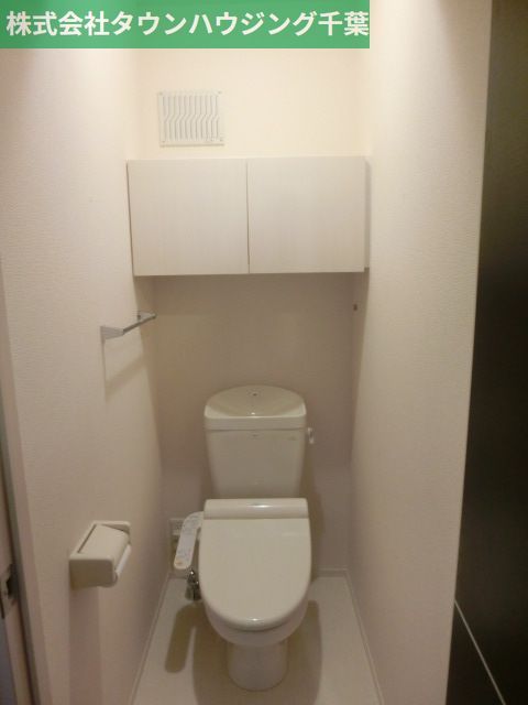 トイレ　ウォシュレット付き。